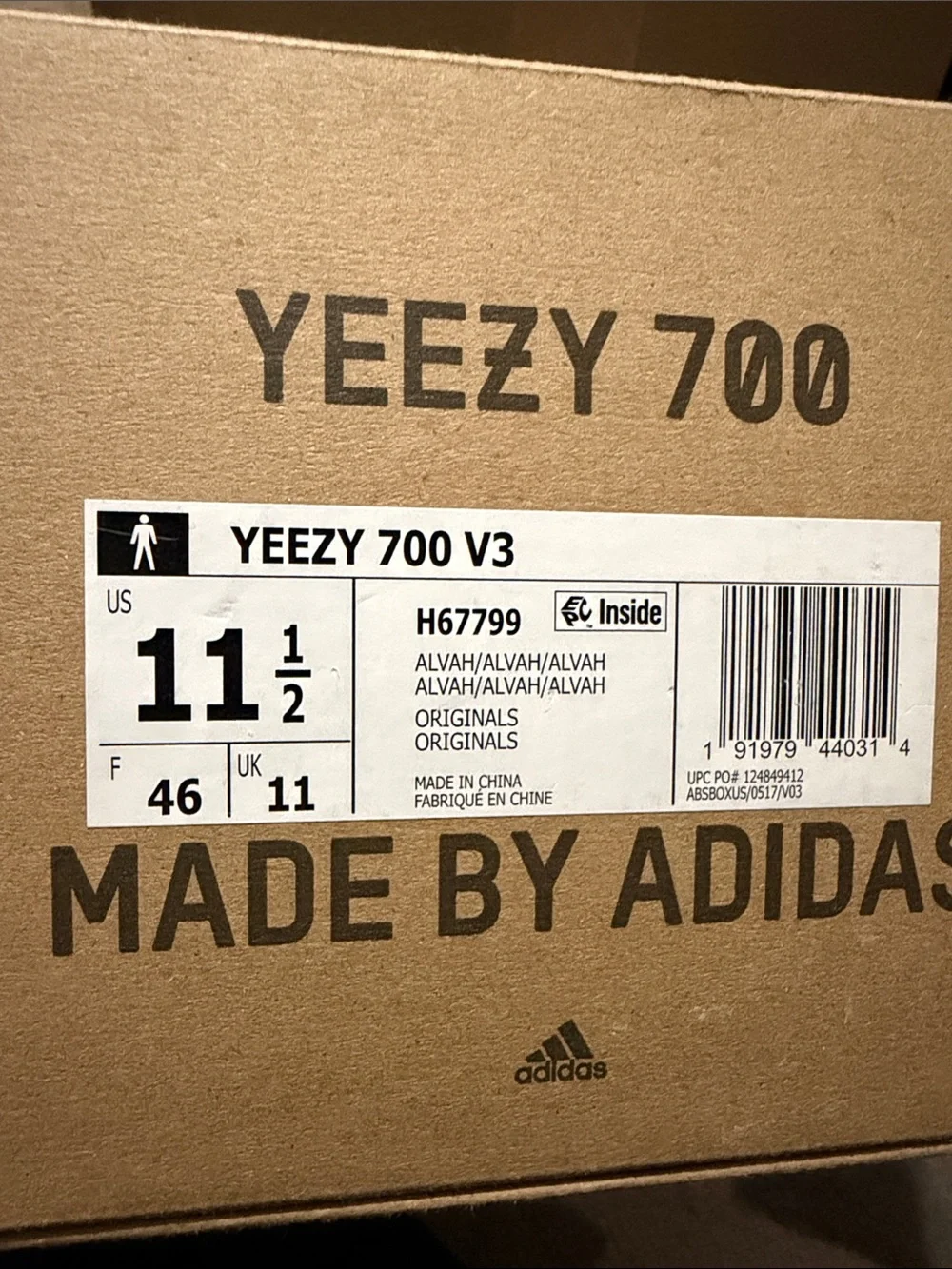 Men’s sz 11 Yeezy 700 w/box